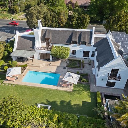 Die Rietdak - Reetdachhaus Mit Vier Schlafzimmern Cape Town Exterior photo