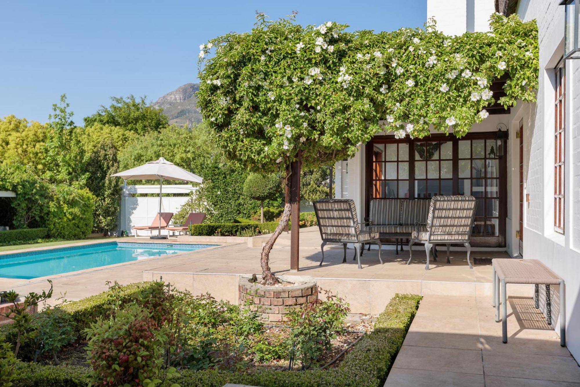 Die Rietdak - Reetdachhaus Mit Vier Schlafzimmern Cape Town Exterior photo