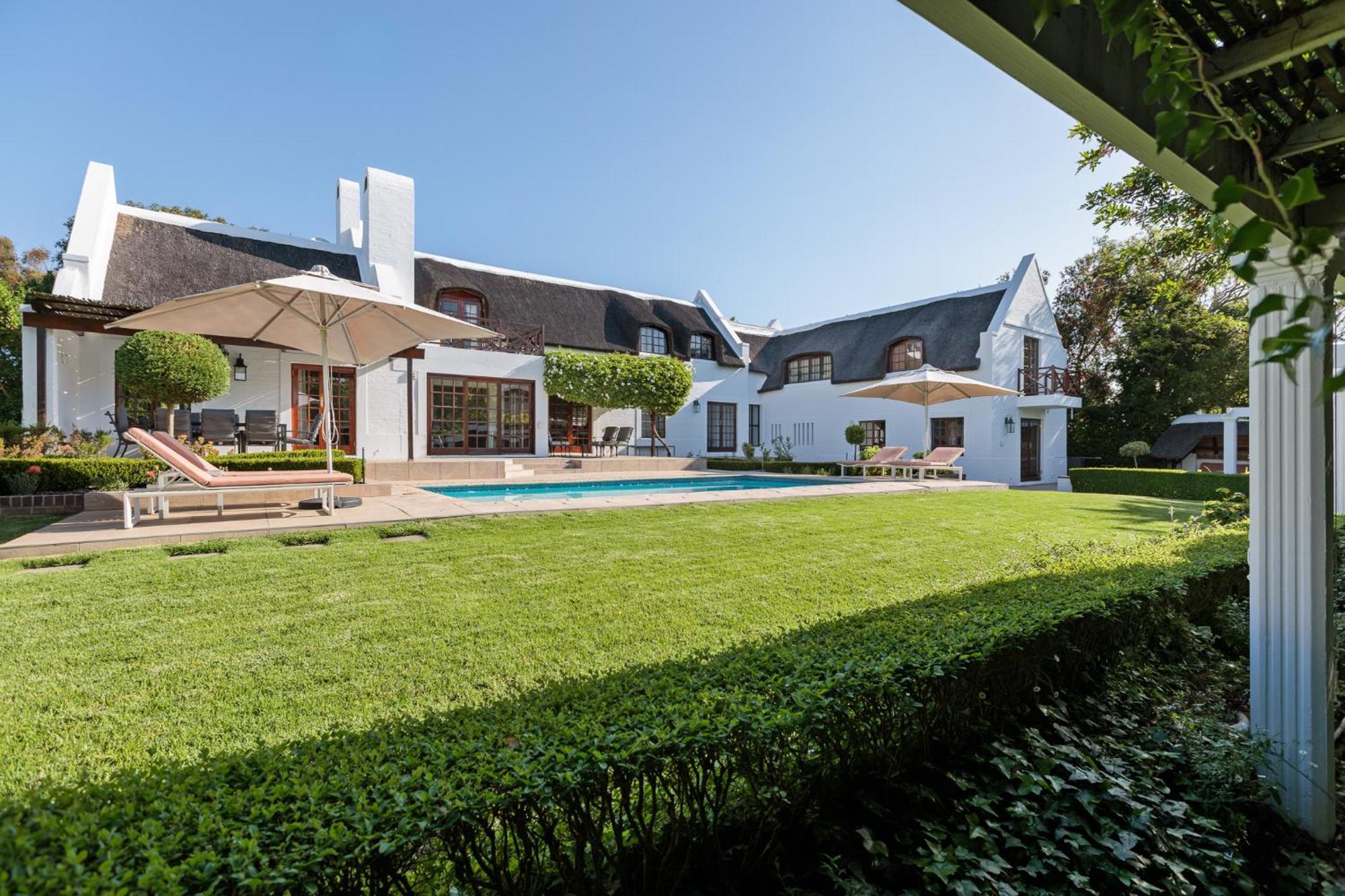 Die Rietdak - Reetdachhaus Mit Vier Schlafzimmern Cape Town Exterior photo