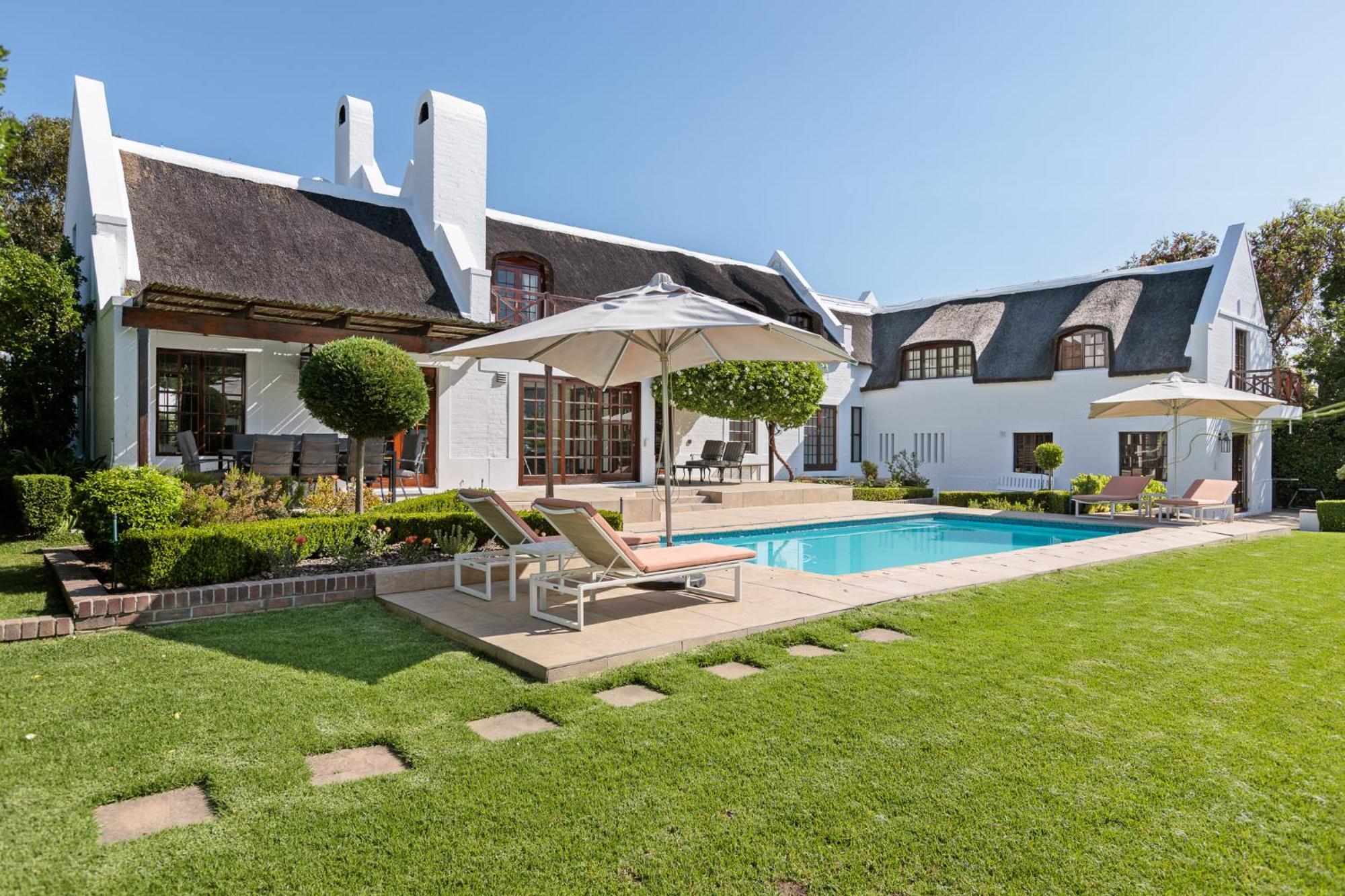 Die Rietdak - Reetdachhaus Mit Vier Schlafzimmern Cape Town Exterior photo