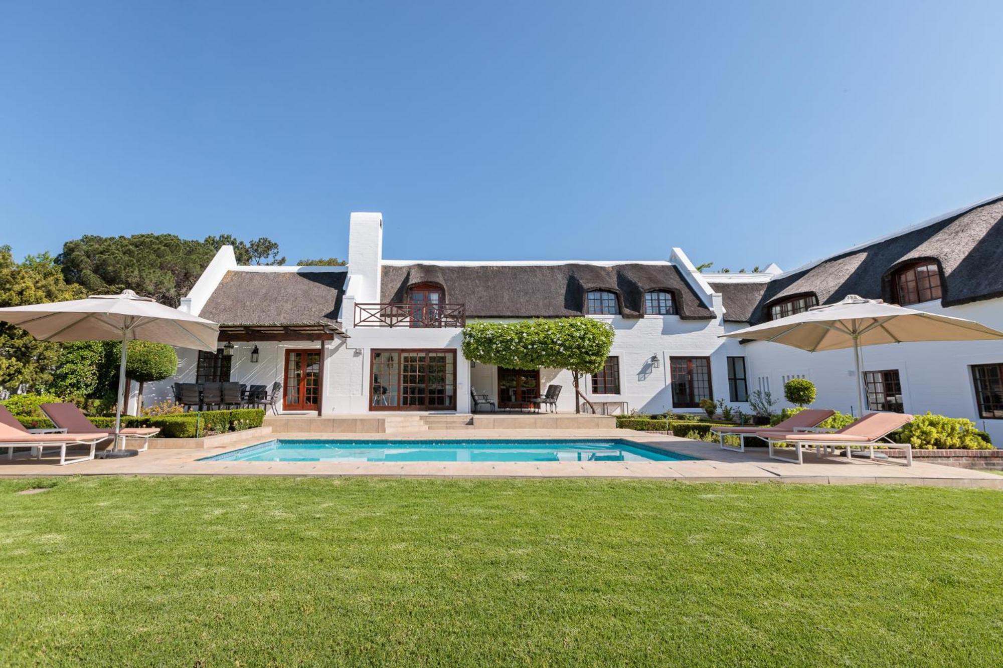 Die Rietdak - Reetdachhaus Mit Vier Schlafzimmern Cape Town Exterior photo