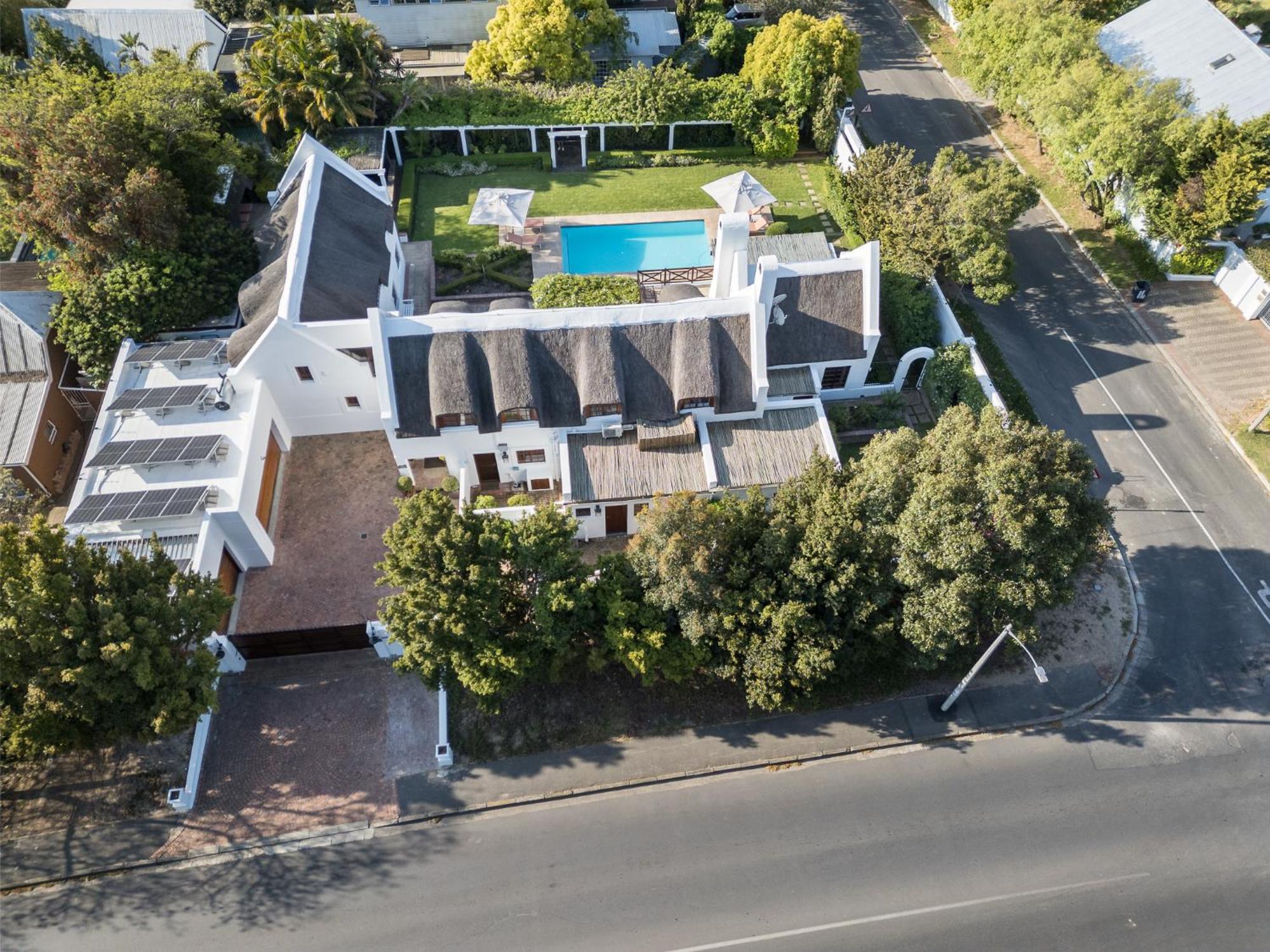 Die Rietdak - Reetdachhaus Mit Vier Schlafzimmern Cape Town Exterior photo