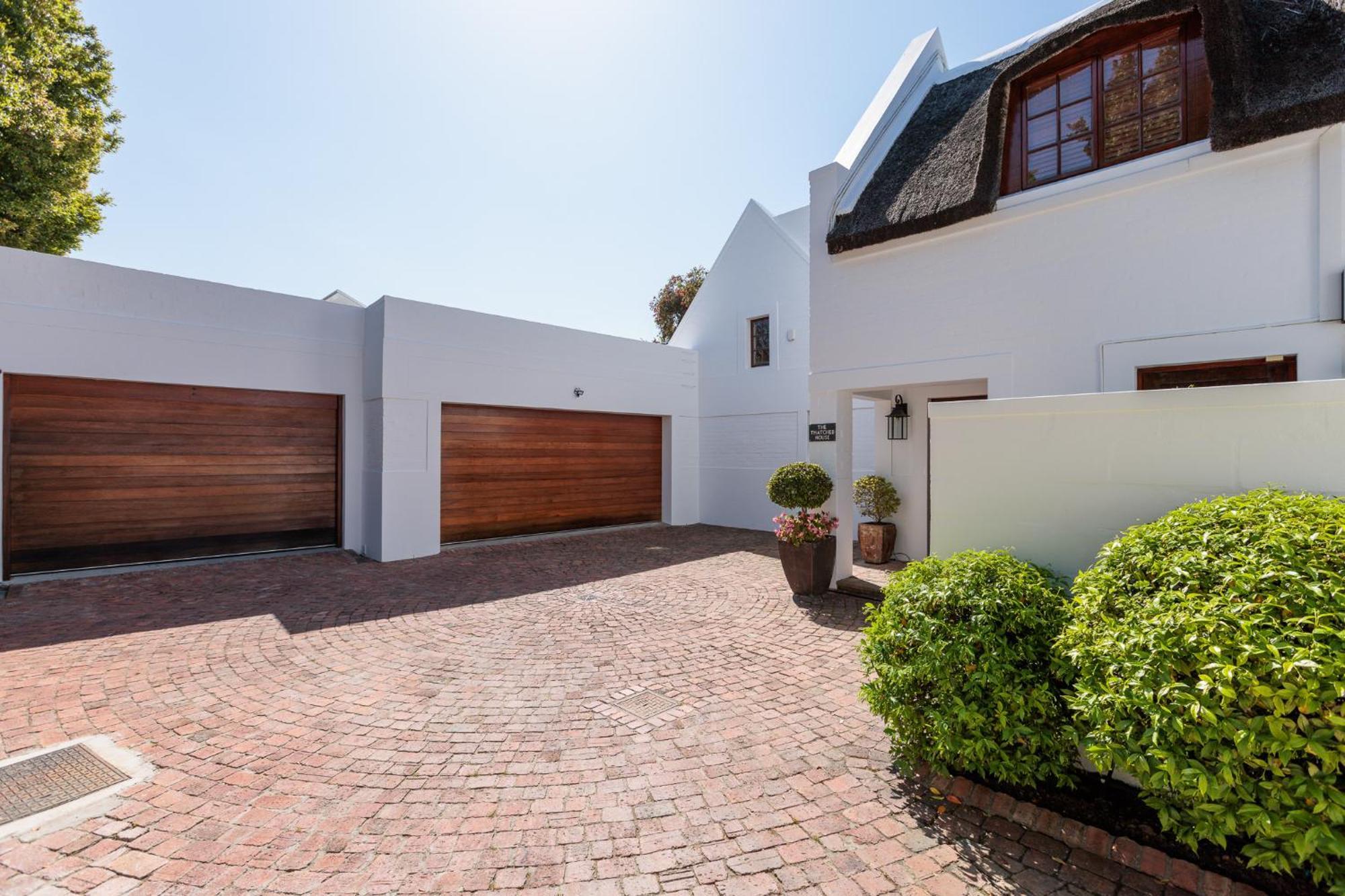 Die Rietdak - Reetdachhaus Mit Vier Schlafzimmern Cape Town Exterior photo
