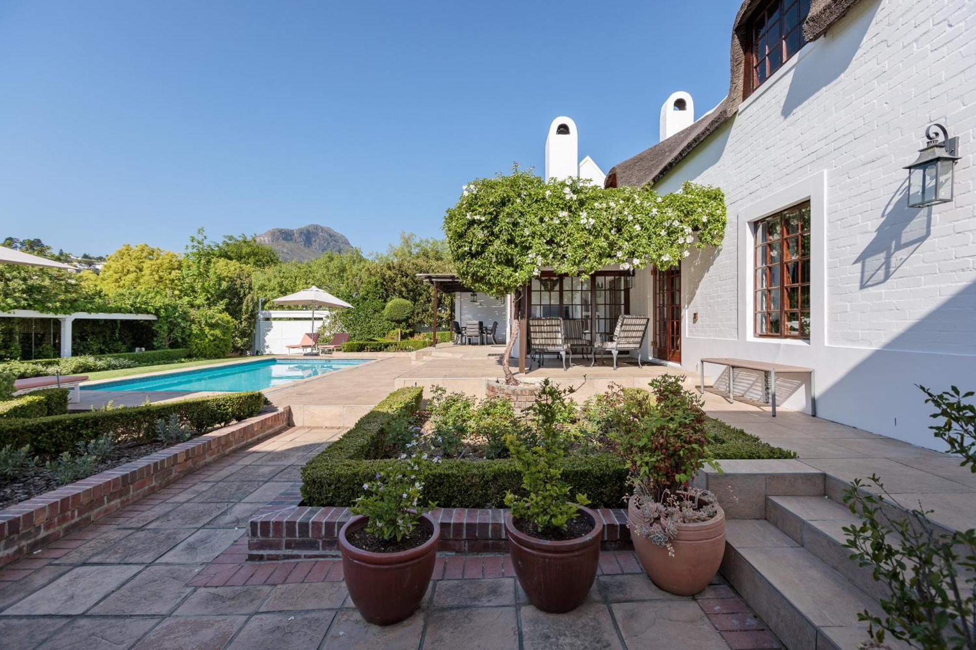 Die Rietdak - Reetdachhaus Mit Vier Schlafzimmern Cape Town Exterior photo