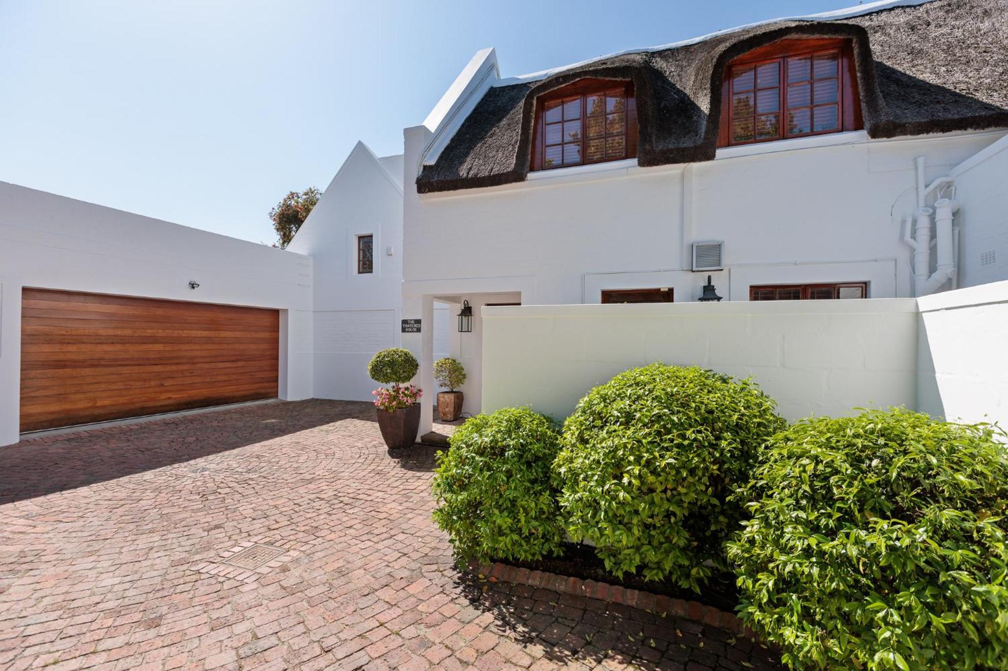 Die Rietdak - Reetdachhaus Mit Vier Schlafzimmern Cape Town Exterior photo