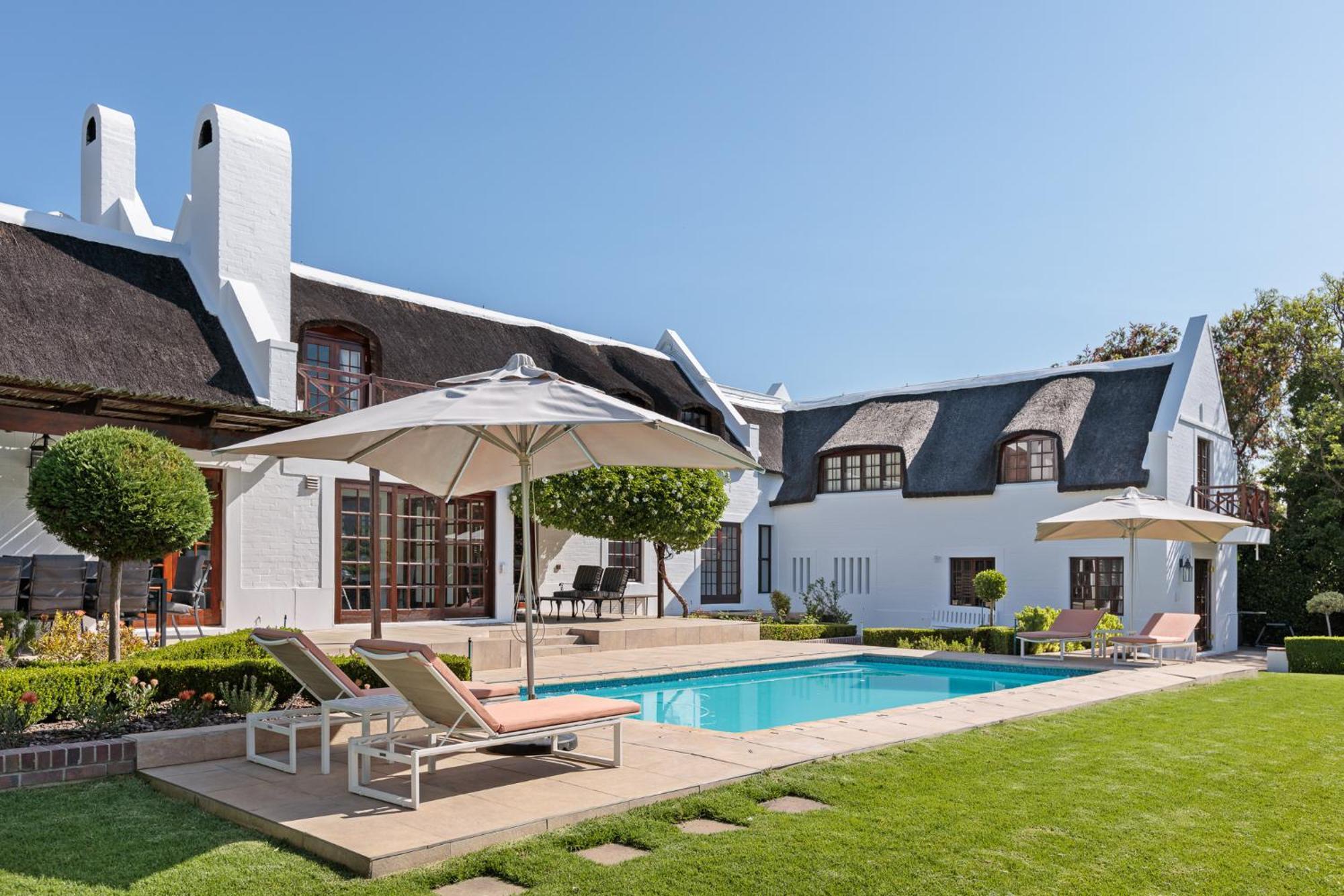 Die Rietdak - Reetdachhaus Mit Vier Schlafzimmern Cape Town Exterior photo