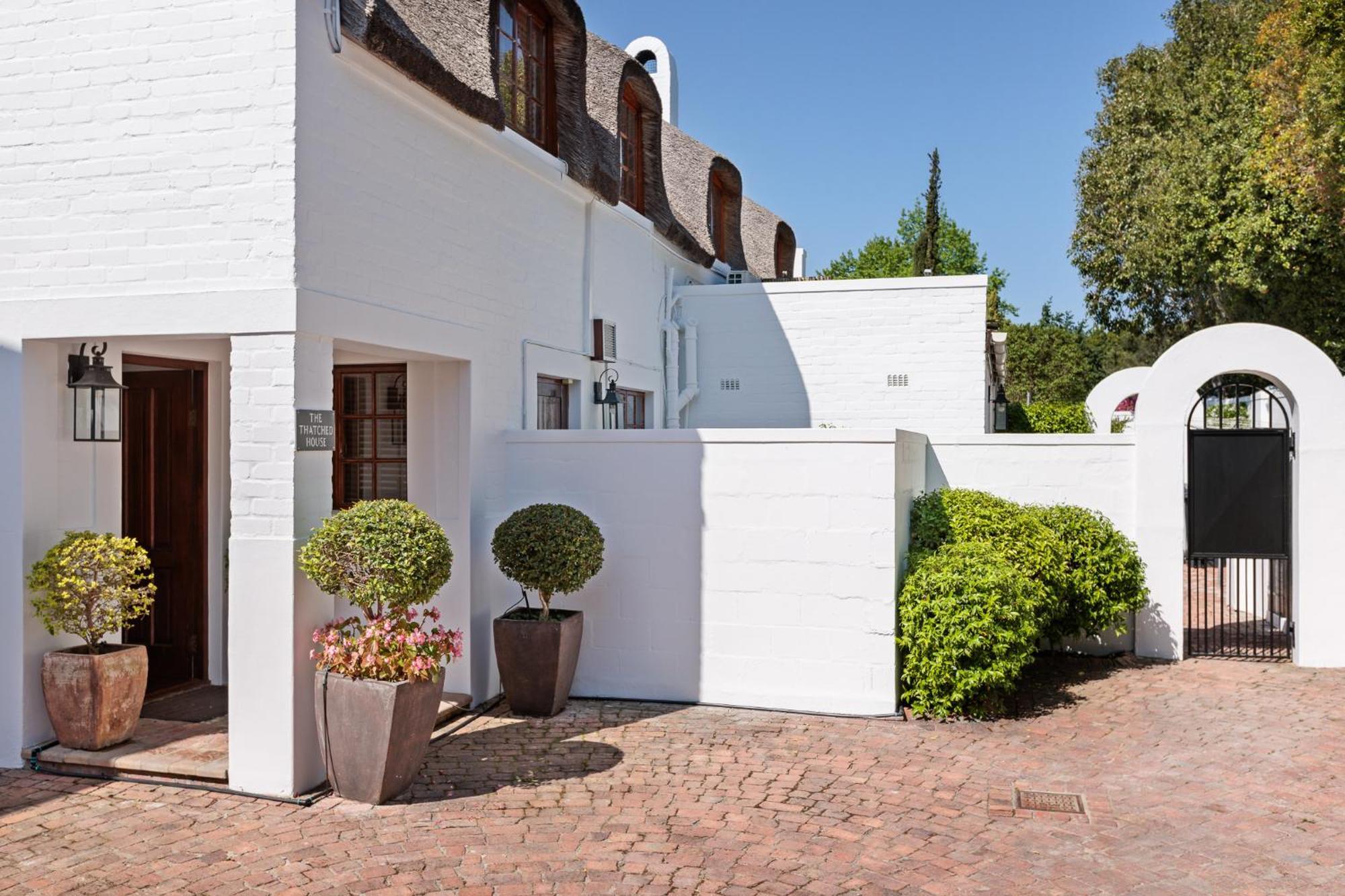Die Rietdak - Reetdachhaus Mit Vier Schlafzimmern Cape Town Exterior photo