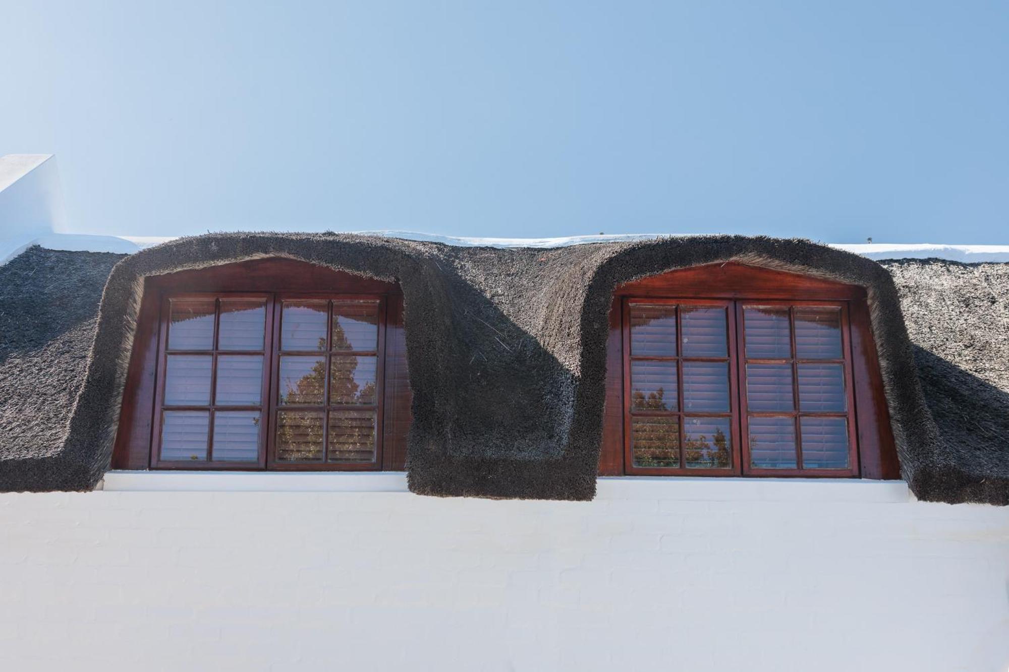 Die Rietdak - Reetdachhaus Mit Vier Schlafzimmern Cape Town Exterior photo