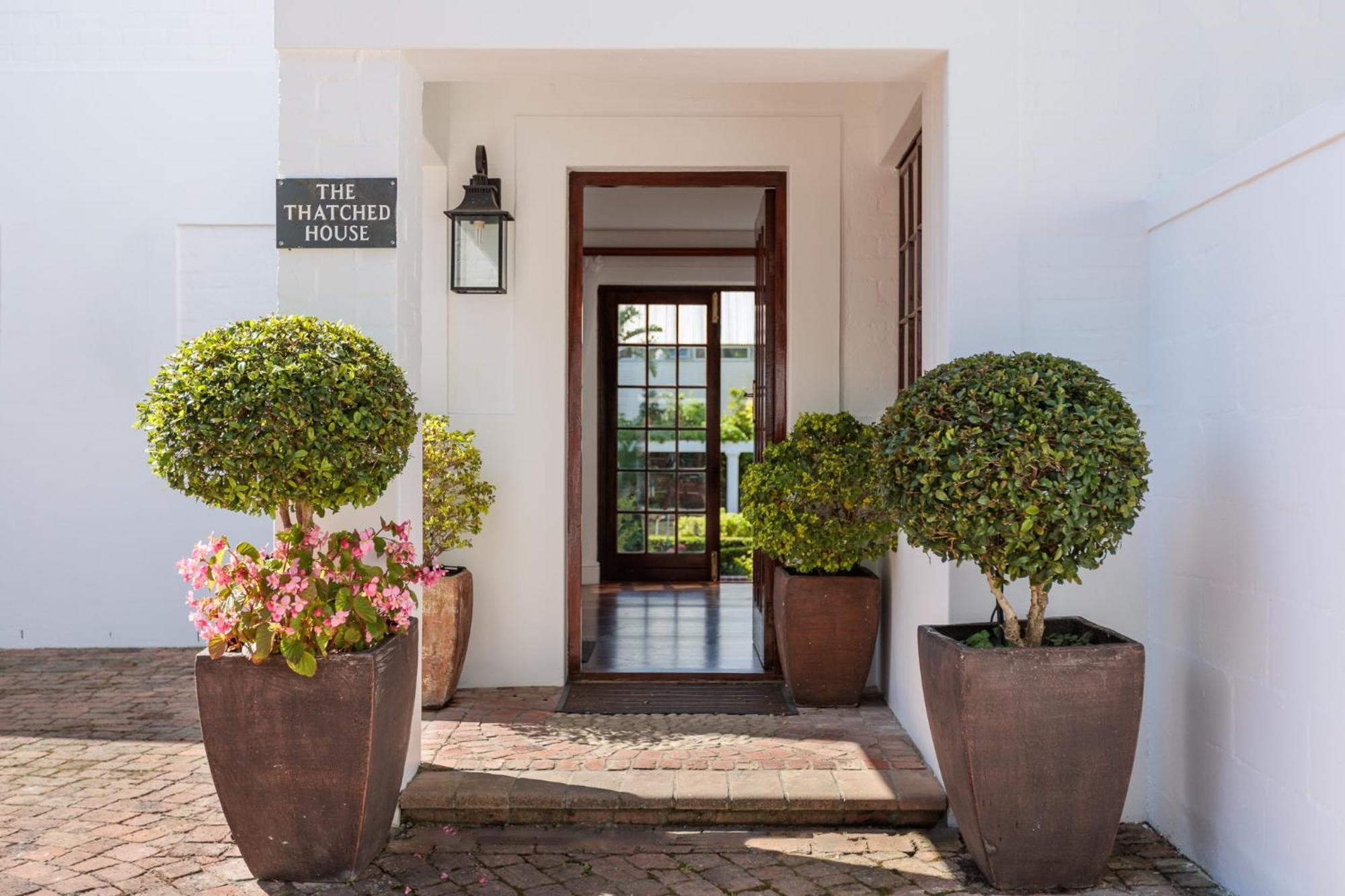 Die Rietdak - Reetdachhaus Mit Vier Schlafzimmern Cape Town Exterior photo