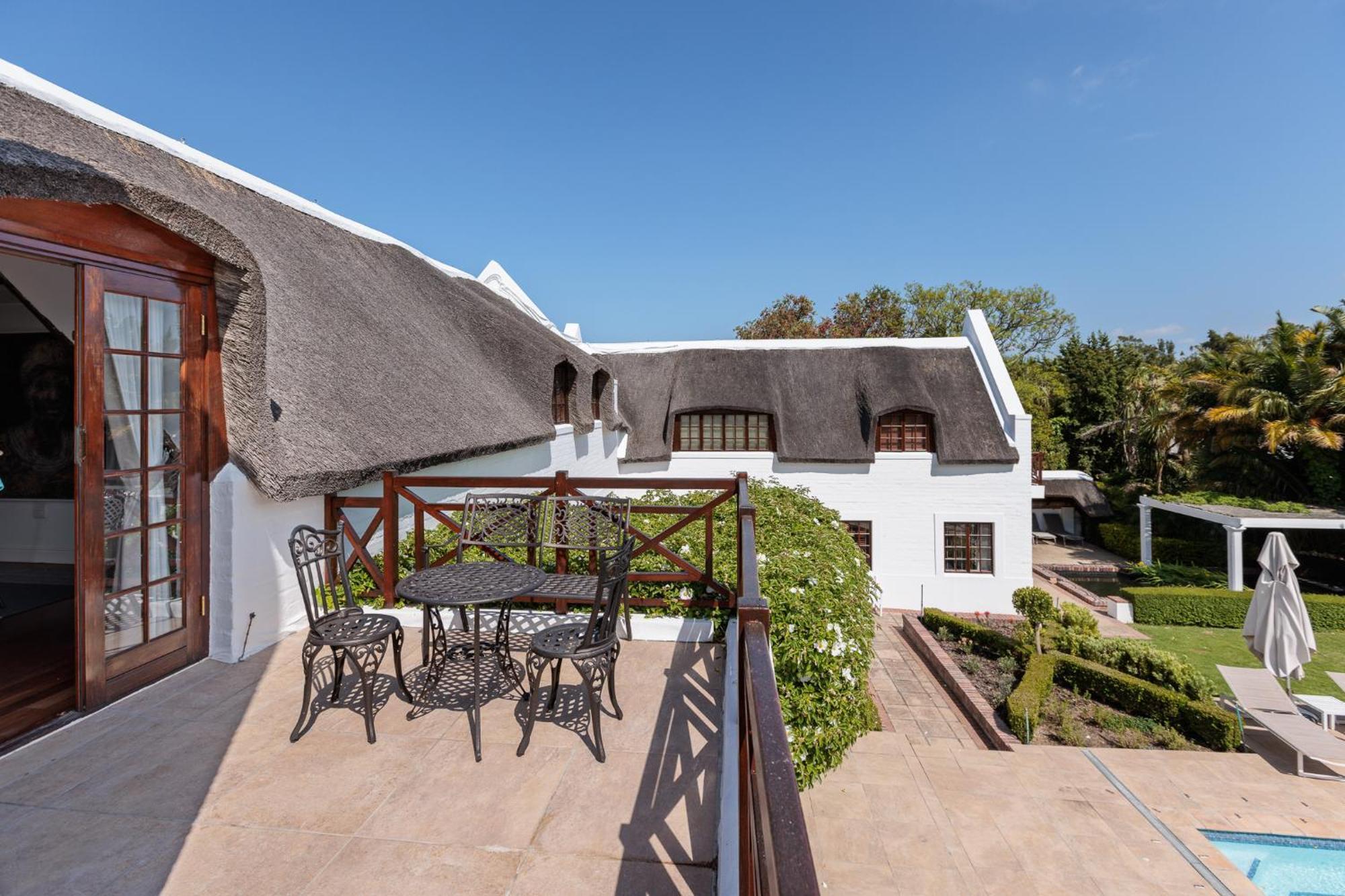 Die Rietdak - Reetdachhaus Mit Vier Schlafzimmern Cape Town Exterior photo